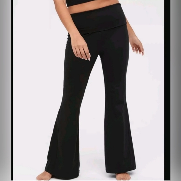 NWOT AERIE OFFLINE FLARE PANTS. XXL BLACK - Picture 1 of 4